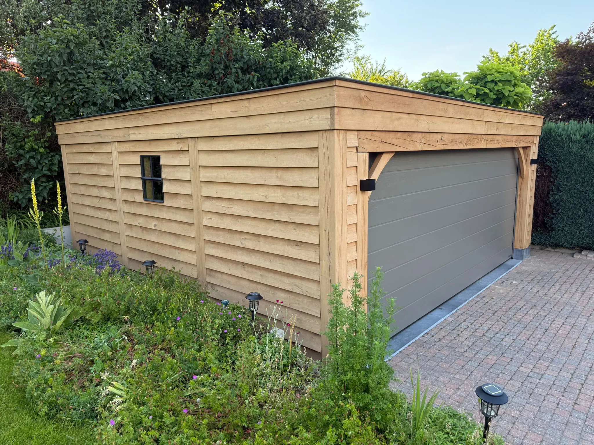 Eikenhouten garage geolied met Jotun Treolje Solvent 629 Naturell